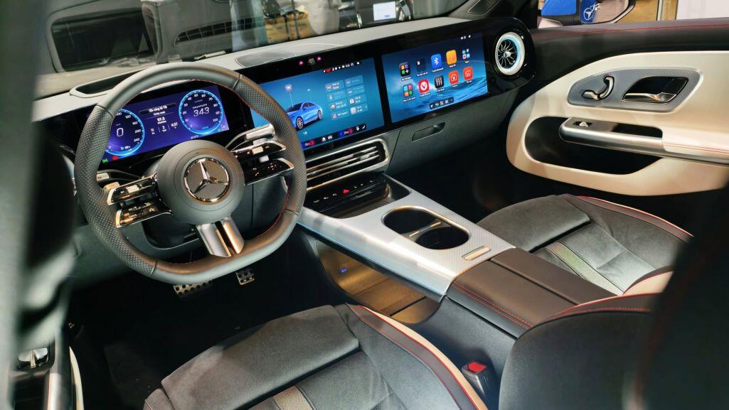 Mercedes CLA 200 EV: sedan điện hạng sang dưới 1,7 tỷ đồng có đáng tiền?