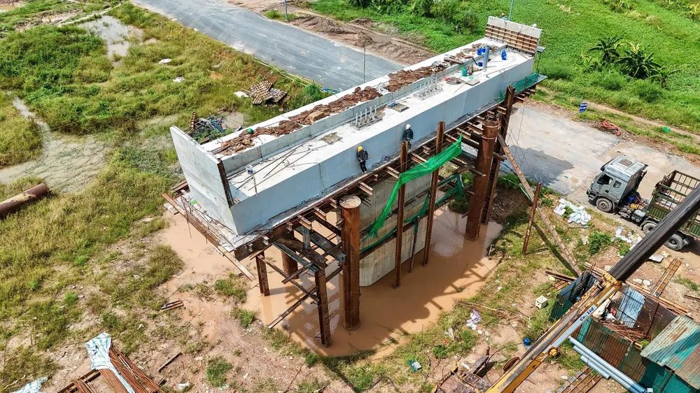 Cầu Hồng Hà Vành đai 4 tăng tốc: từ tiến độ trụ cầu đến thay đổi giao thông Hà Nội