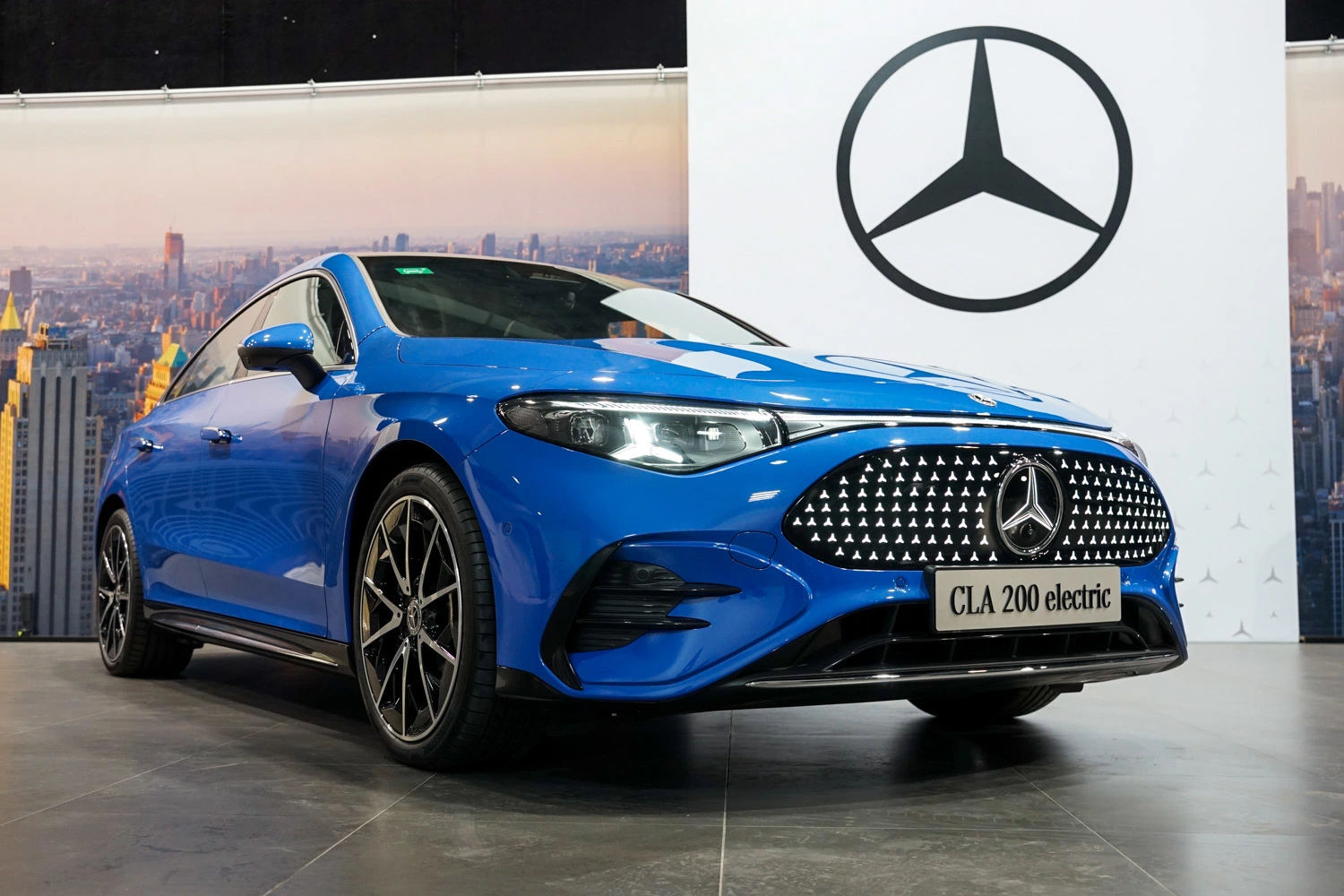 Mercedes CLA 200 EV: sedan điện hạng sang dưới 1,7 tỷ đồng có đáng tiền?