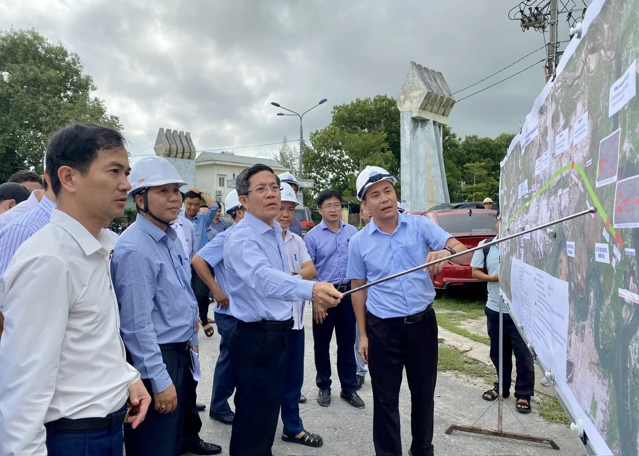 Đường nối sân bay Phú Bài chậm tiến độ: Rào cản nào đang giữ chân hạ tầng nghìn tỷ?