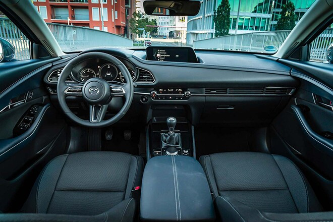 Mazda CX-30 Luxury vs Premium: có đáng “chơi lớn” hơn HR-V và Corolla Cross?