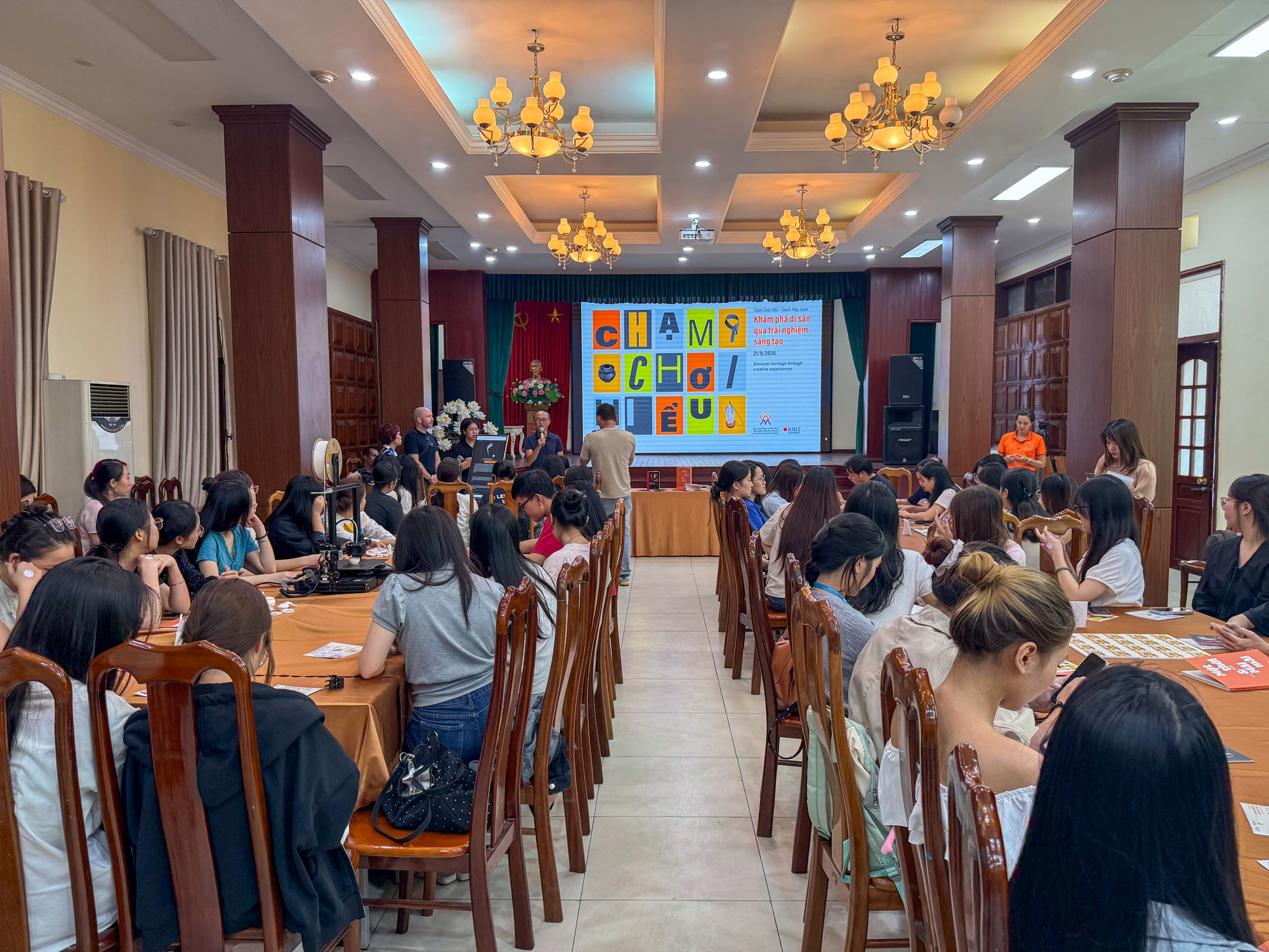 “Chạm - Chơi - Hiểu”: Khi con trẻ chạm vào di sản bằng công nghệ