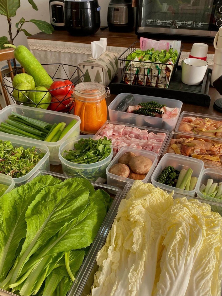 Từ bếp nhà đến sự nghiệp: Gen trẻ nấu ăn thuê kiếm tiền
