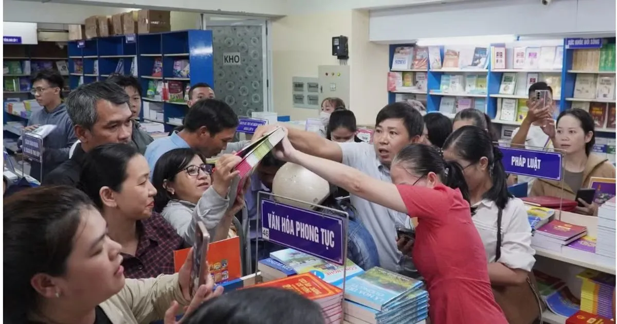 Thiếu 3,9 triệu sách giáo khoa: Lỗi hệ thống và bài toán cho phụ huynh