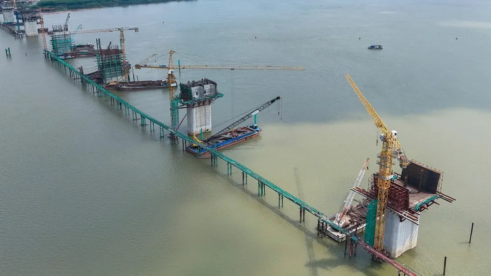 Cầu Hồng Hà Vành đai 4 tăng tốc: từ tiến độ trụ cầu đến thay đổi giao thông Hà Nội