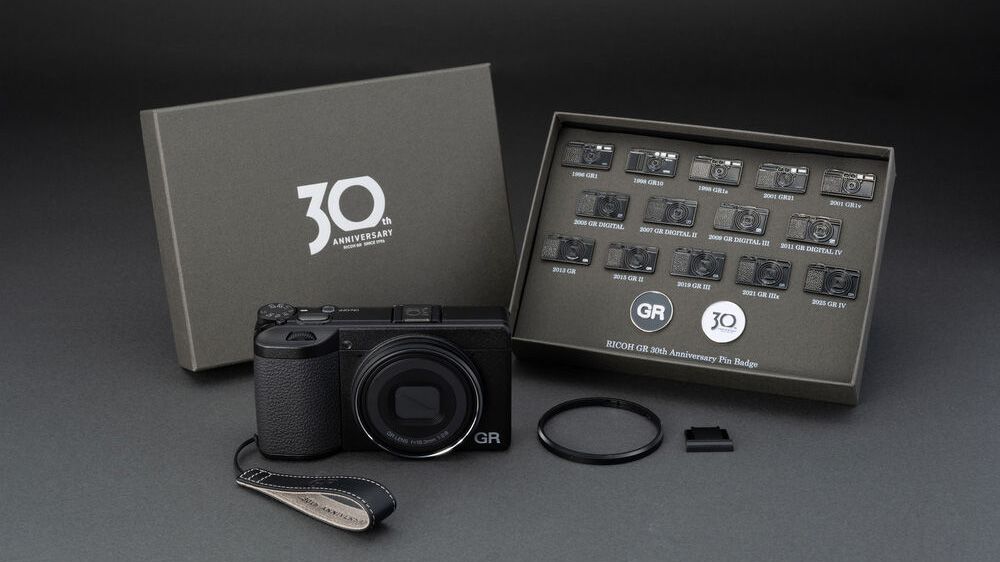 Ricoh GR IV Anniversary: Máy compact giới hạn cho street photography và giới sưu tầm