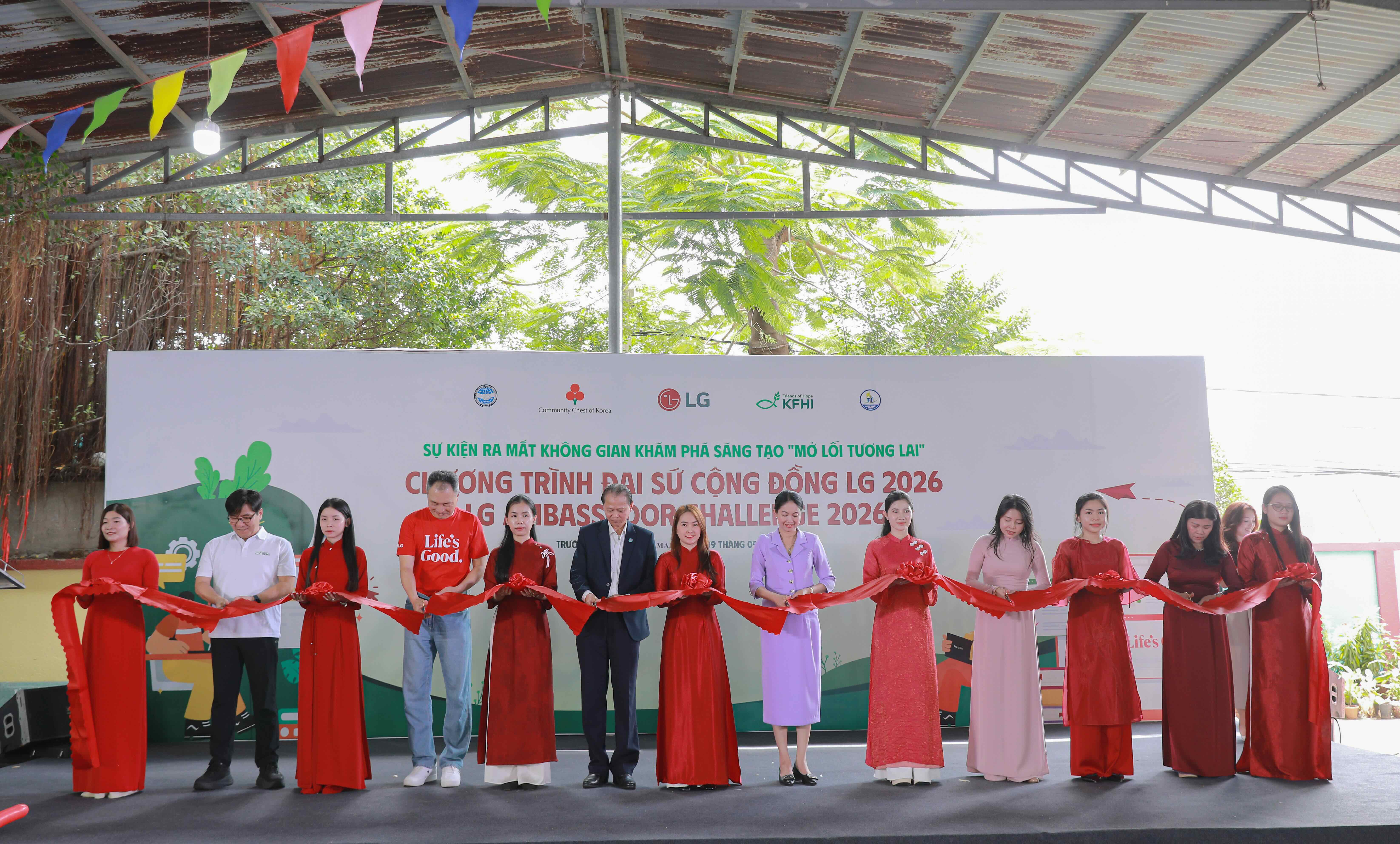 Công nghệ số mở cửa học tập cho học sinh vùng khó
