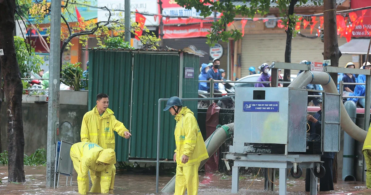 Hà Nội đối mặt giới hạn hạ tầng thoát nước khi mưa vượt thiết kế