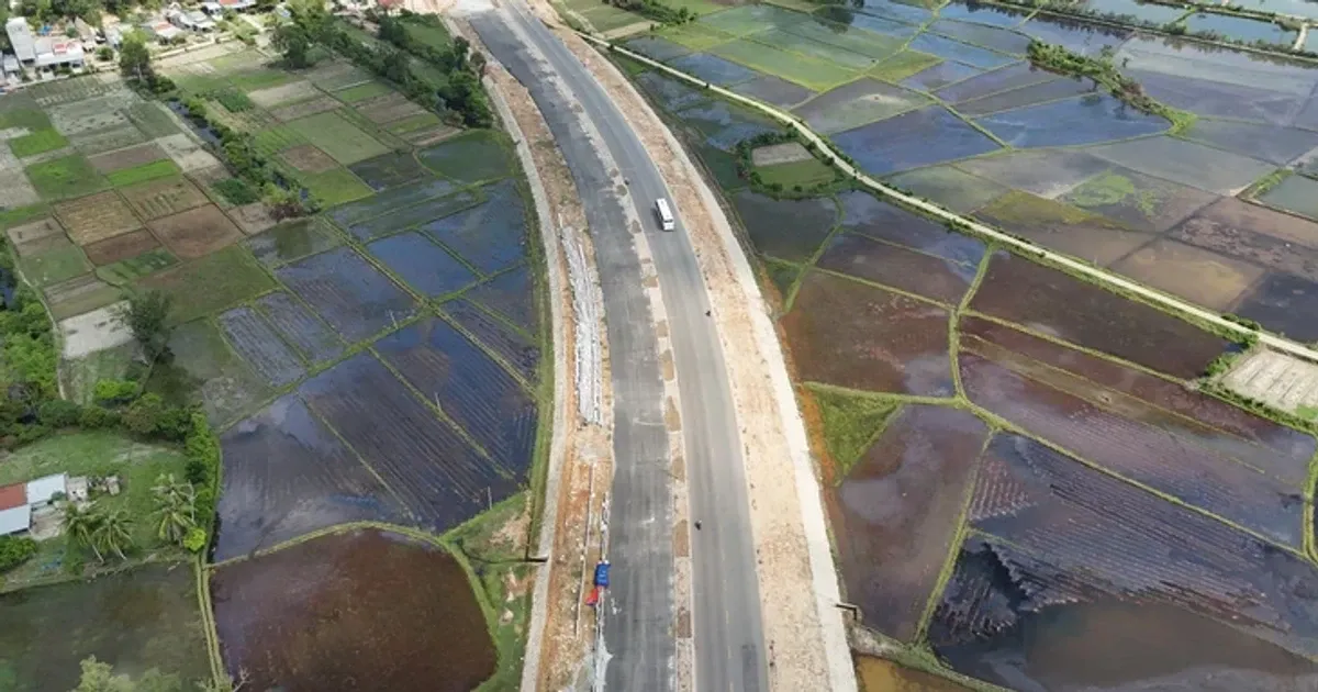 Đường nối sân bay Phú Bài chậm tiến độ: Rào cản nào đang giữ chân hạ tầng nghìn tỷ?