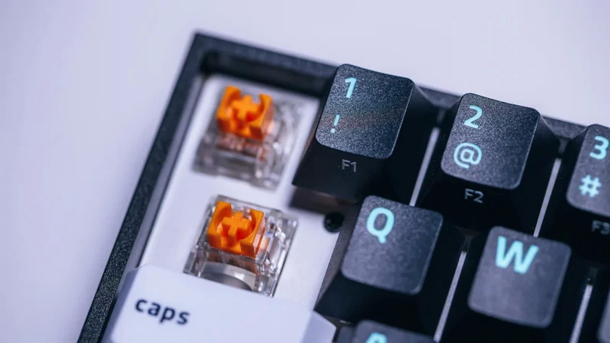 Razer Reclusa X Mini 65%: Bàn phím custom giá rẻ đáng mua?