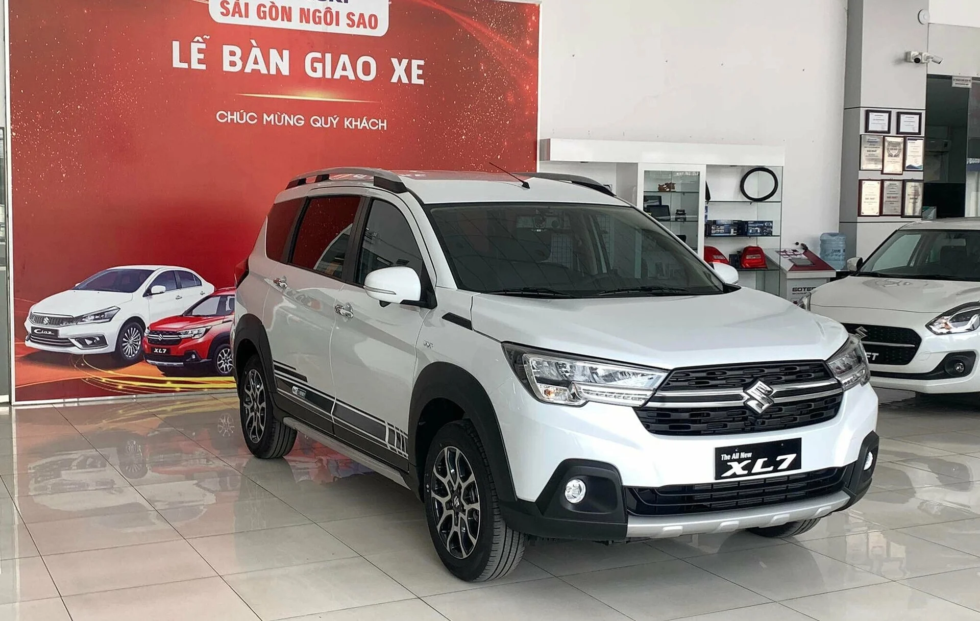 Suzuki XL7 hybrid: xe 7 chỗ giá rẻ đáng mua hơn Xpander?