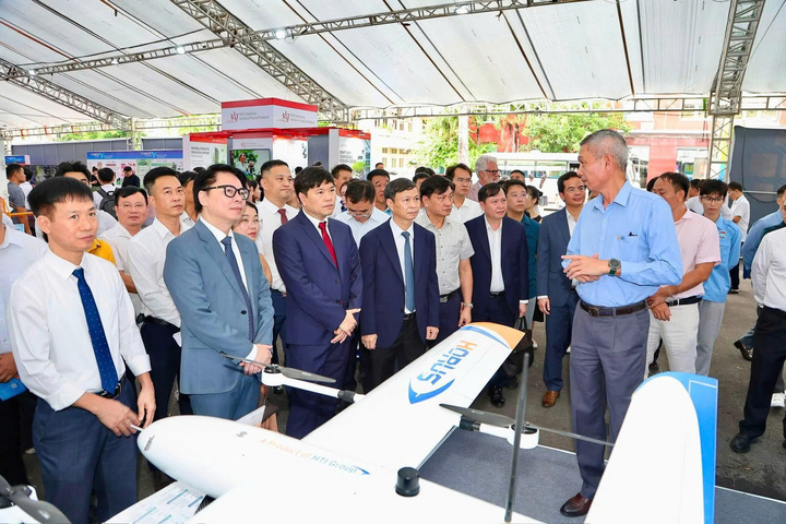 Hạ tầng viễn thông Việt Nam tăng tốc: Cú hích mới cho kinh tế số
