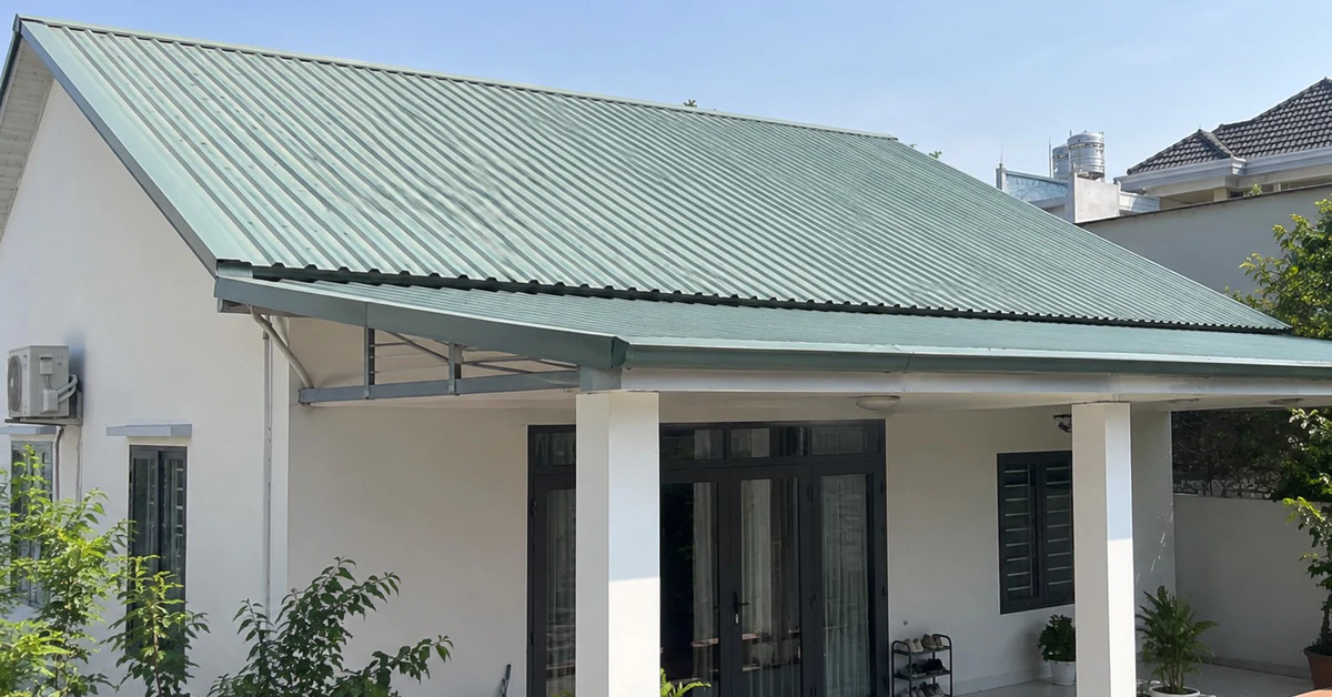 Gạch đỏ và mái tôn lỗi thời: Nhà Việt đang thay áo mới