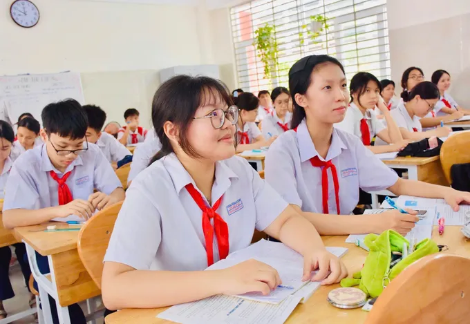 Kỳ thi lớp 10 chỉ còn Toán, Ngữ văn: áp lực điểm số dịch chuyển chứ không mất đi