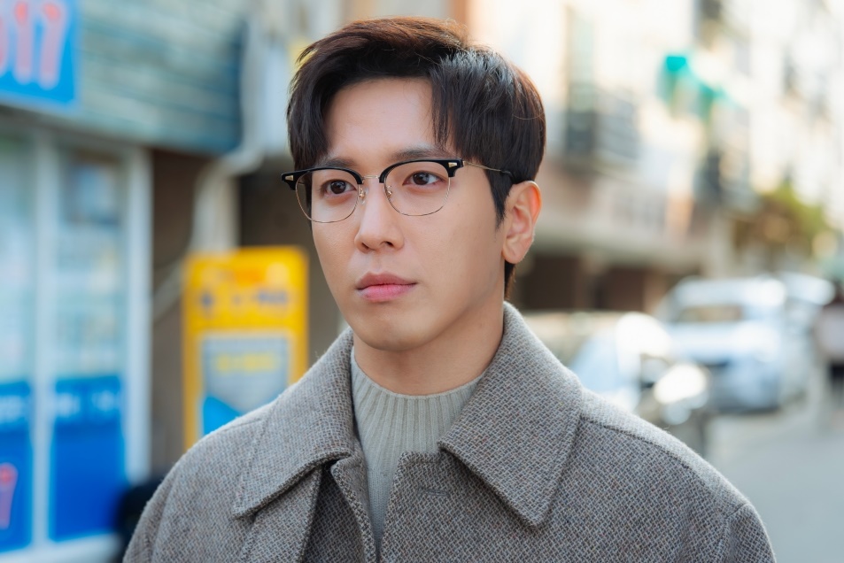 Jung Yong Hwa phá vỡ quy tắc từ chối hôn trong ‘Oh My Guard’