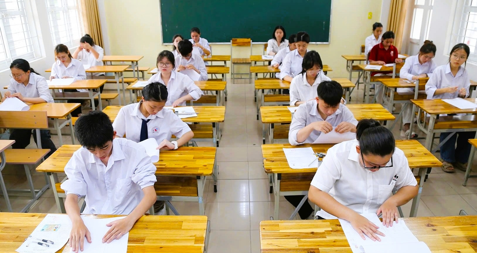 Thi tốt nghiệp THPT trên máy tính bị hoãn: chậm lại để đi xa hơn
