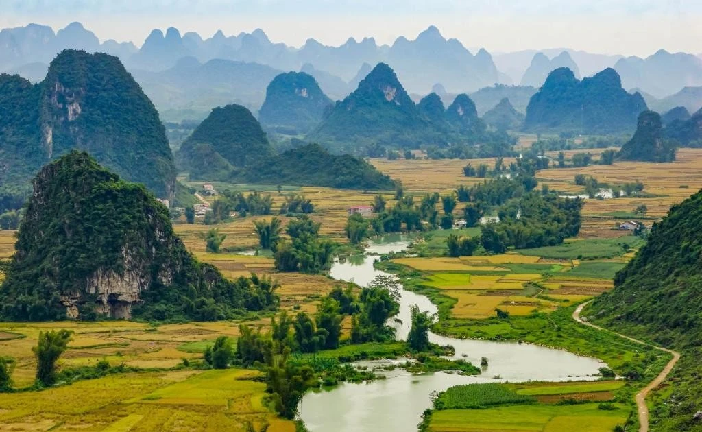 Trong khi du lịch toàn cầu giảm tốc, vì sao Việt Nam tăng trưởng gấp 37 lần?