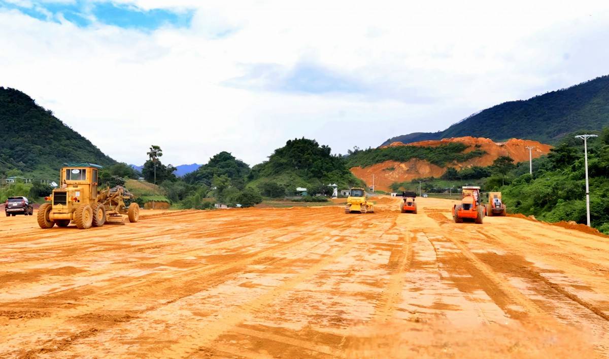 Giải phóng mặt bằng tăng tốc ở Ninh Bình và Phú Thọ