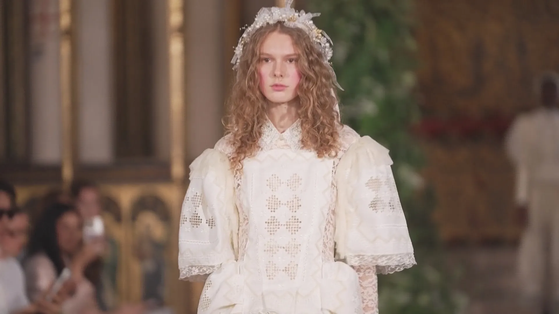 London Fashion Week: di sản Anh quốc, đường phố và công nghệ 3D