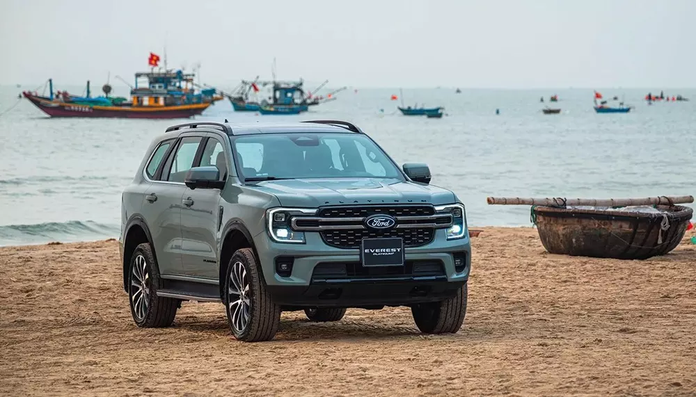 SUV hạng D tháng 8: VinFast VF 8 lật ngôi Ford Everest