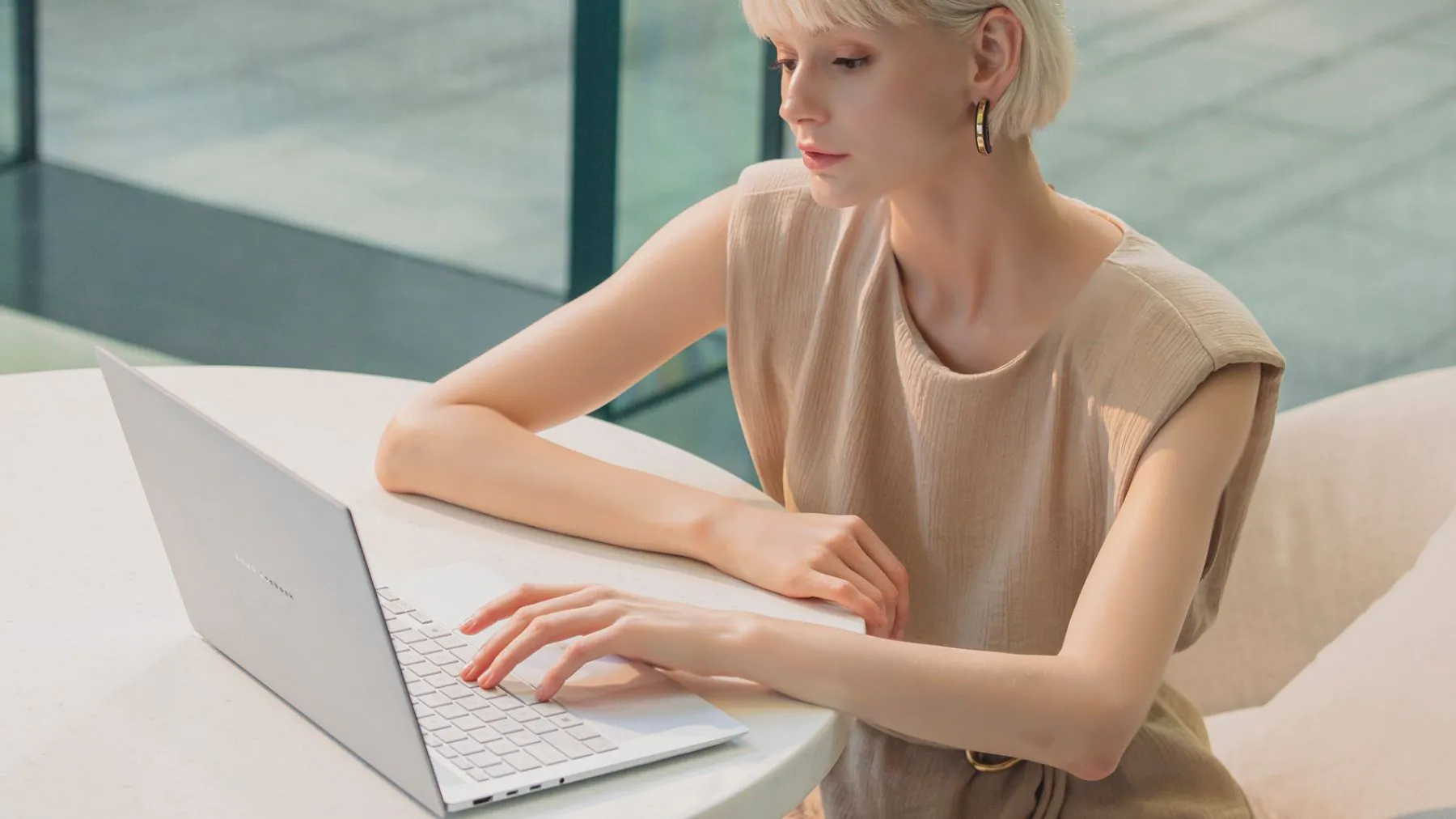 Chạy AI trực tiếp trên laptop: hết lệ thuộc cloud, thêm tốc độ và riêng tư