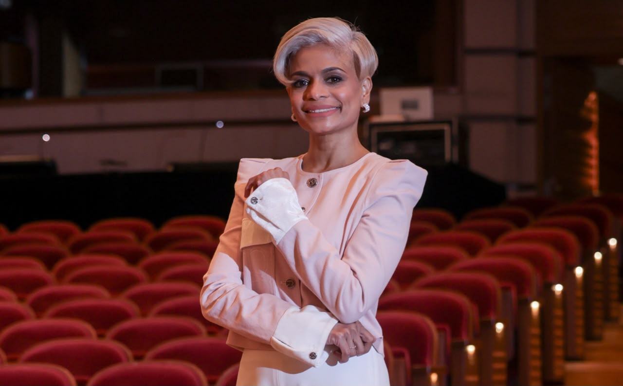 Nyanyian Opera Italia Tanpa Turun Key: Disiplin Besi Jaclyn Victor