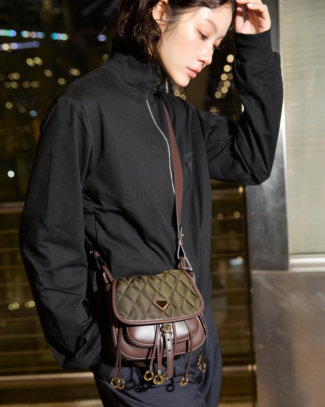 Cách phối đồ tối giản của sao tại show Prada: Bài học từ hàng ghế đầu