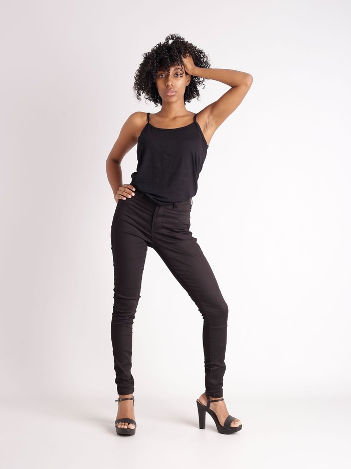 Mom Jeans Và Phối Đồ Denim Retro Theo Cách Hiện Đại