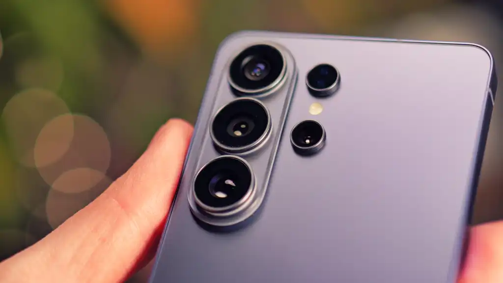 Android 17, One UI 9 và Qira AI: Điện thoại Samsung, Motorola bước sang kỷ nguyên AI