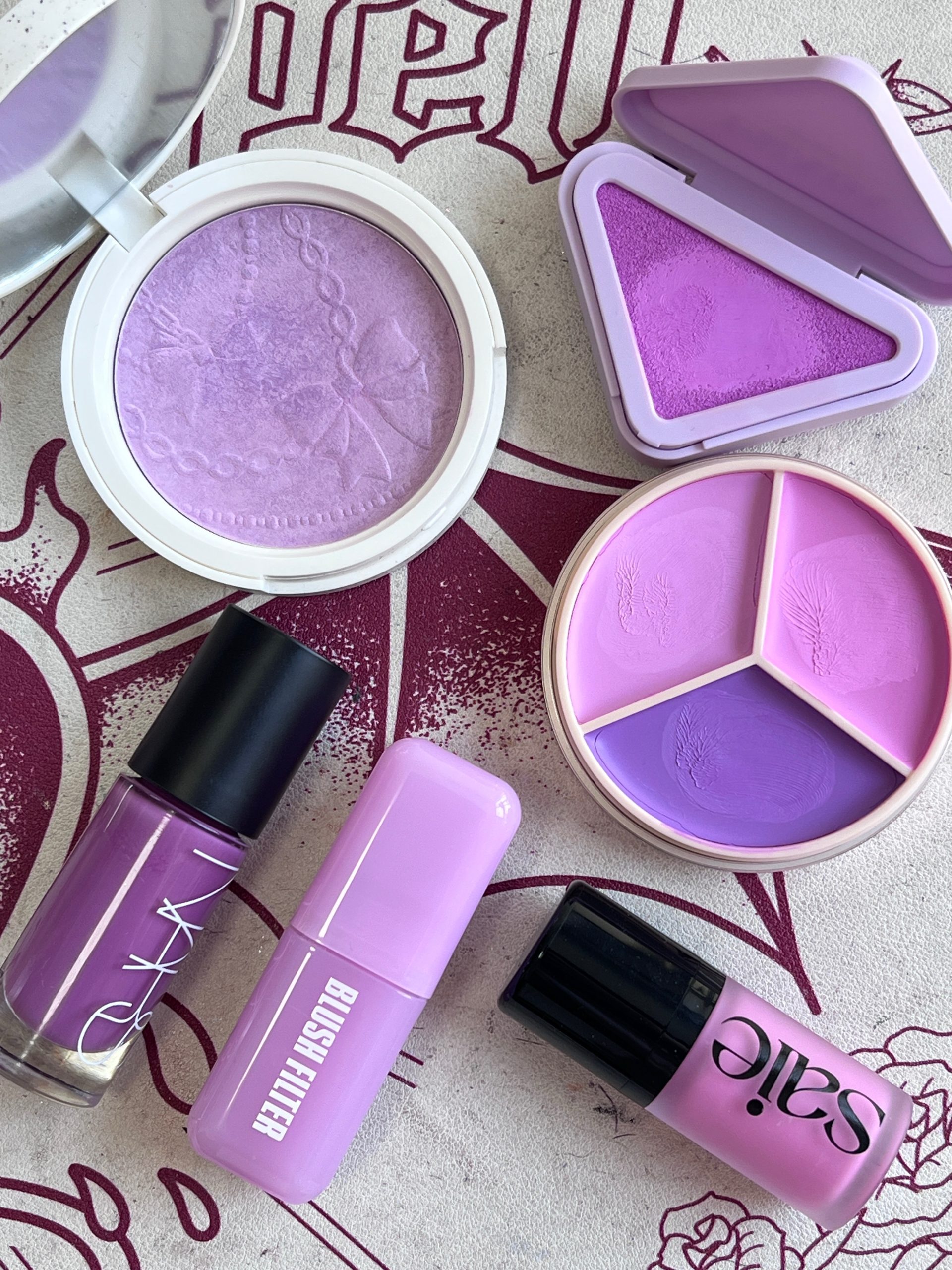 Sắc tím thống trị makeup mùa thu: bí kíp cho mọi tông da