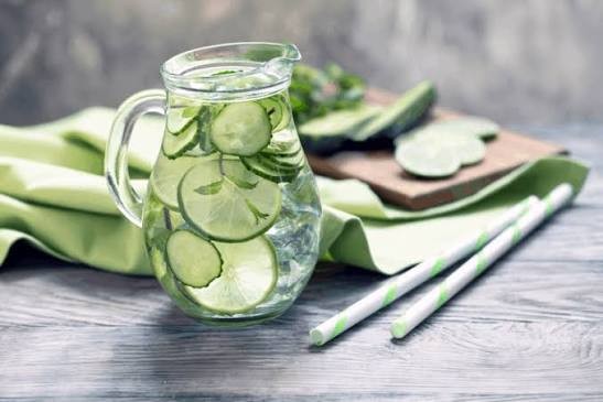 Nước detox từ chanh, dưa chuột và gừng: Hướng dẫn an toàn và hiệu quả từ chuyên gia dinh dưỡng