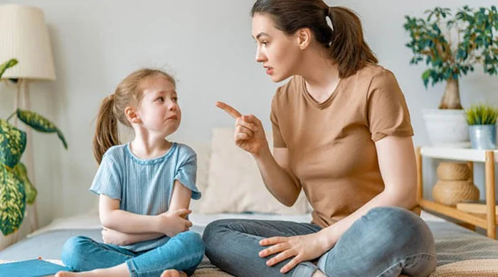 Lời nói tiêu cực và im lặng: hai nhát dao vào cảm xúc trẻ