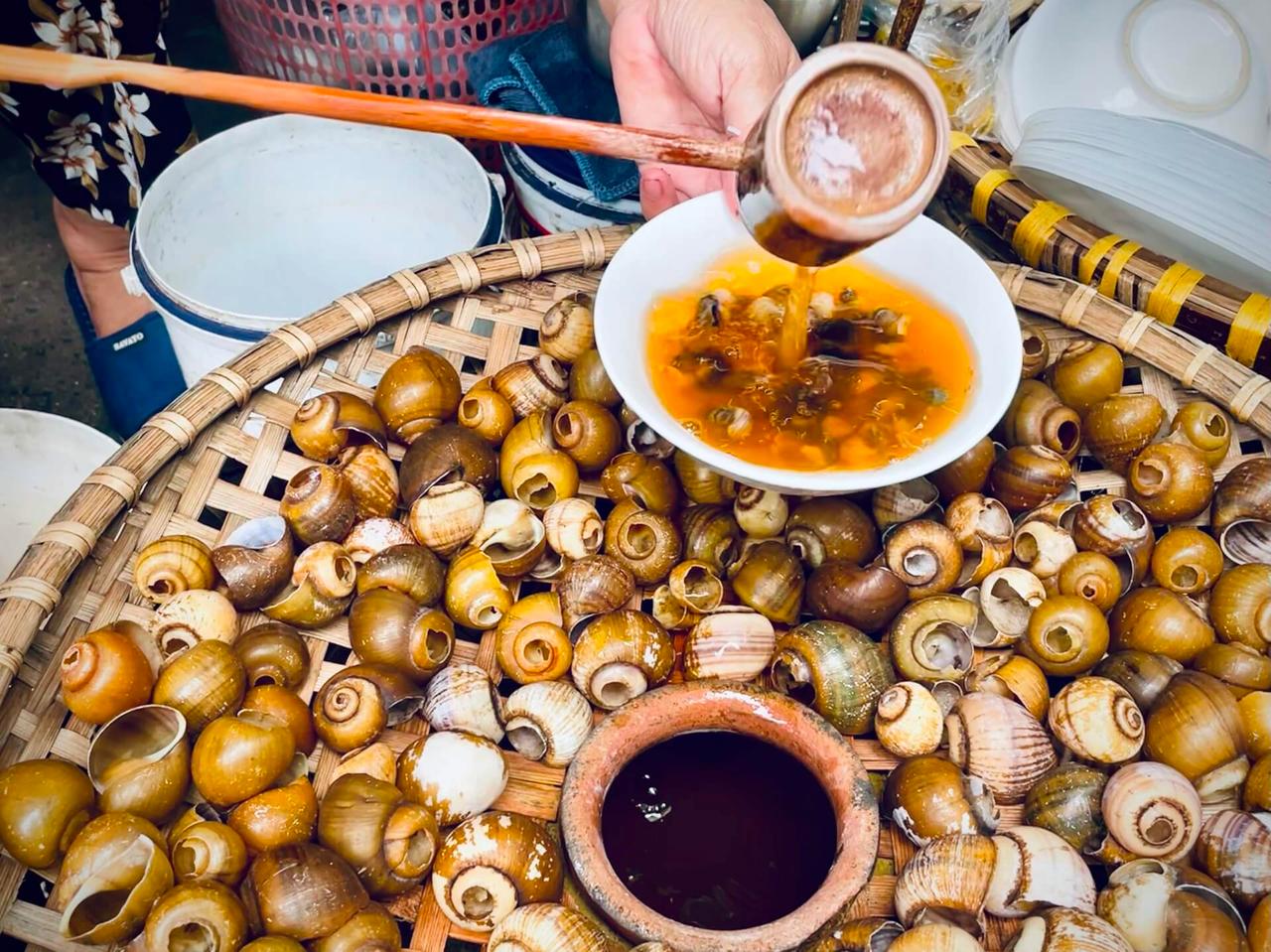 4 khu chợ lâu đời Hà Nội và linh hồn món ăn bình dân