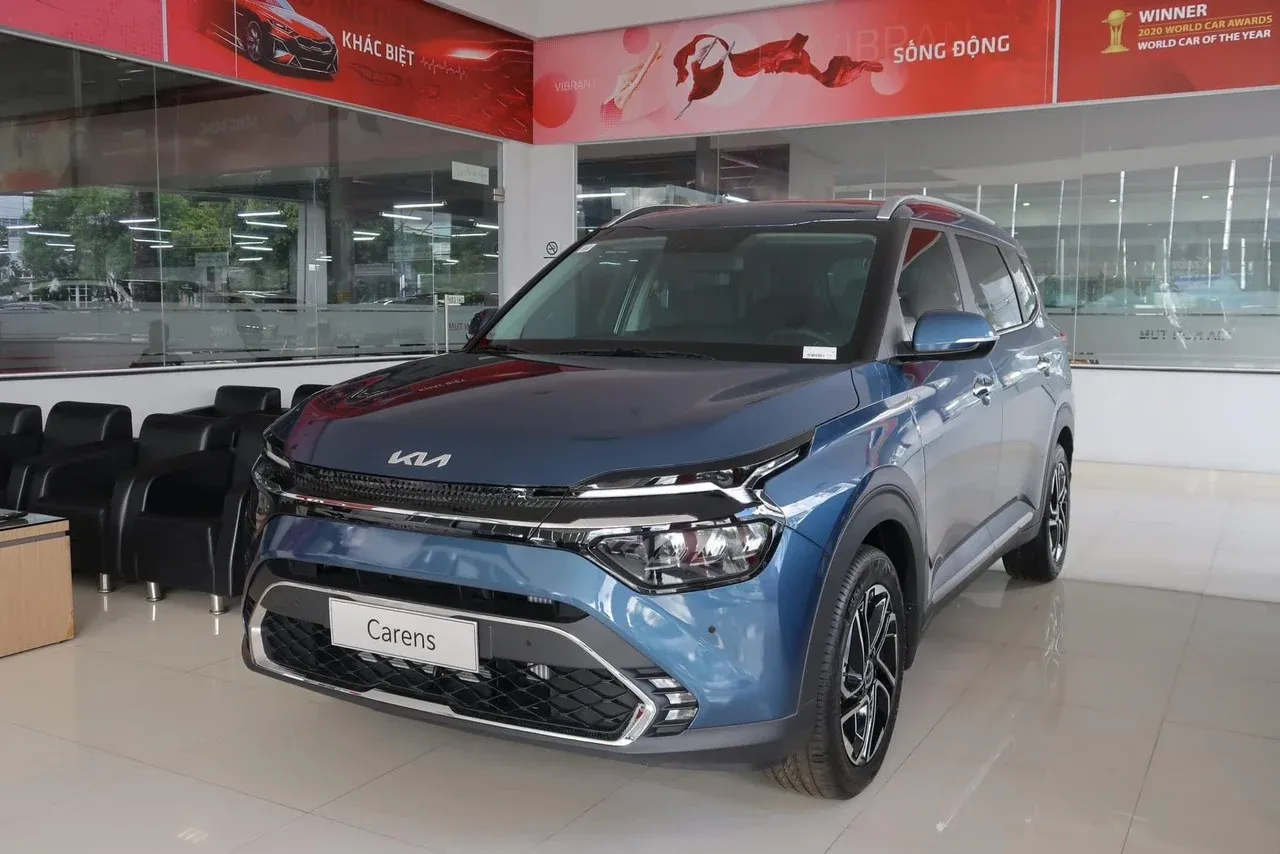 Kia Carens giảm giá sốc, rẻ hơn Honda City: Chiến lược táo bạo trong cuộc chơi MPV