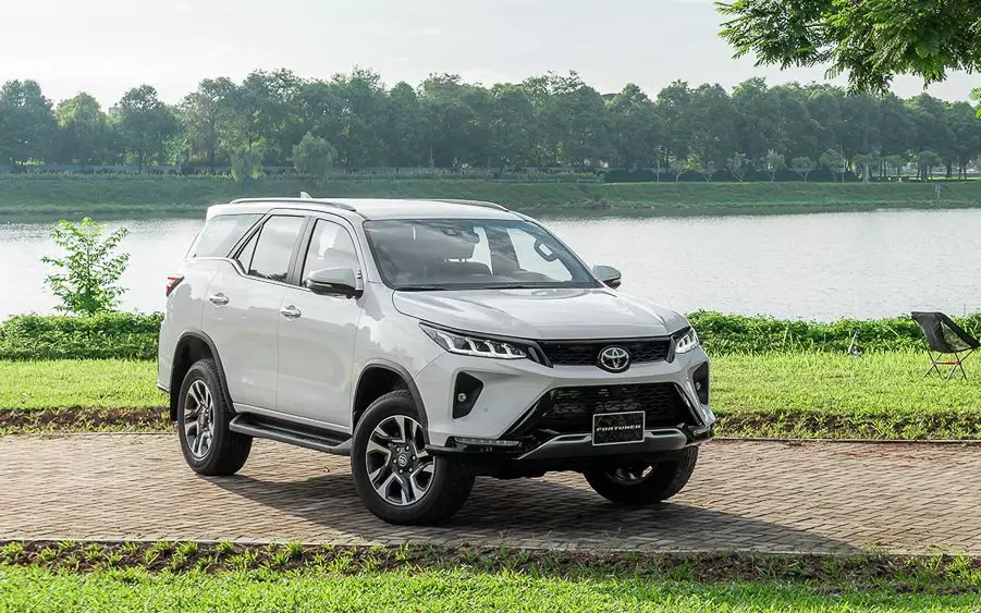SUV hạng D tháng 8: VinFast VF 8 lật ngôi Ford Everest