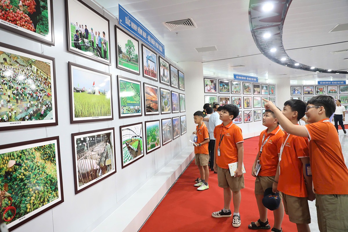 Triển lãm ảnh Bắc Ninh xưa và nay: Hơn 250 khuôn hình kể lại lịch sử và văn hóa Kinh Bắc