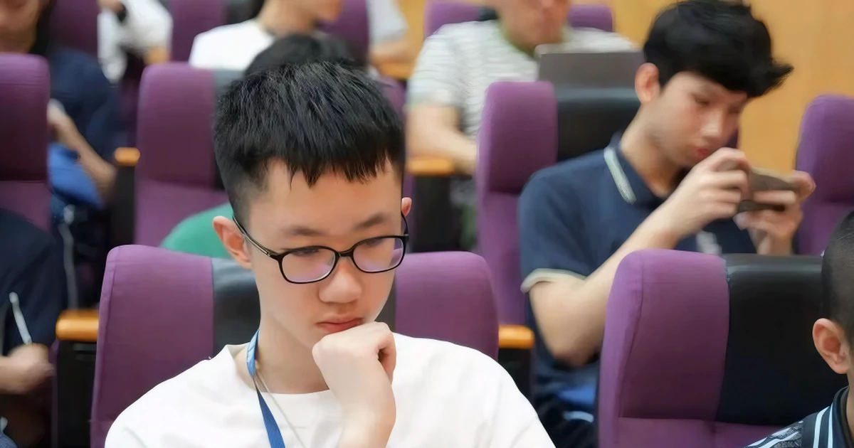 Thiếu niên AI 13 tuổi và cú hích 20 triệu lượt xem