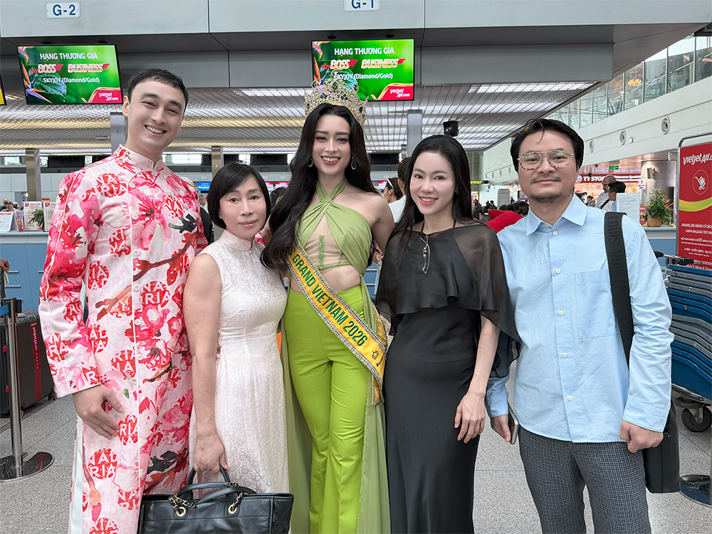Phong Cách Táo Bạo Của Emoura Phạm Tại Miss Grand