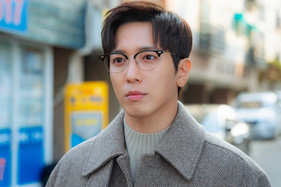 Jung Yong Hwa phá vỡ quy tắc từ chối hôn trong ‘Oh My Guard’