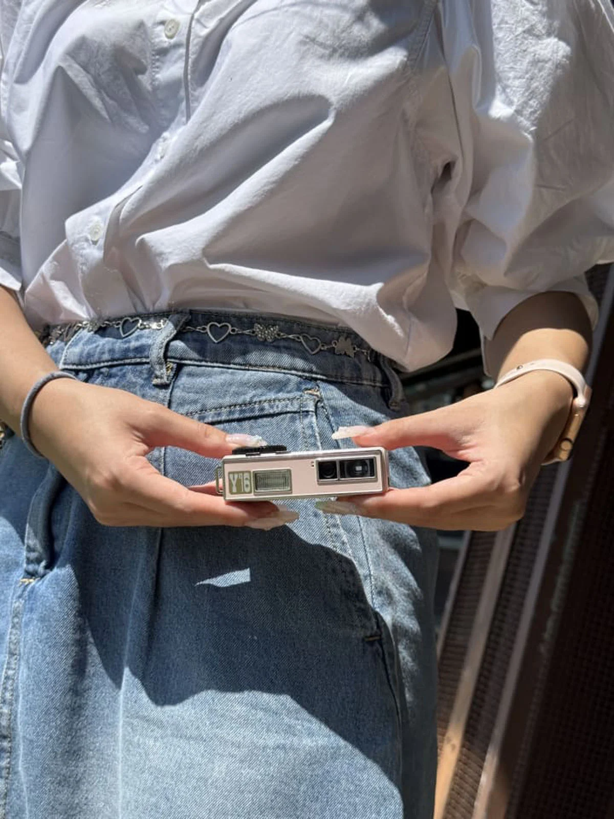 Yashica Y16: máy ảnh compact retro cho tín đồ hoài cổ