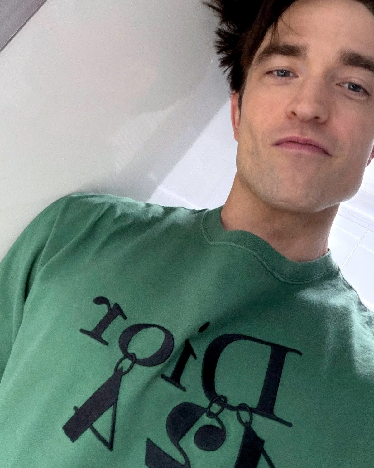 Dior x A24: Chiếc áo thun biến merch phim thành haute couture