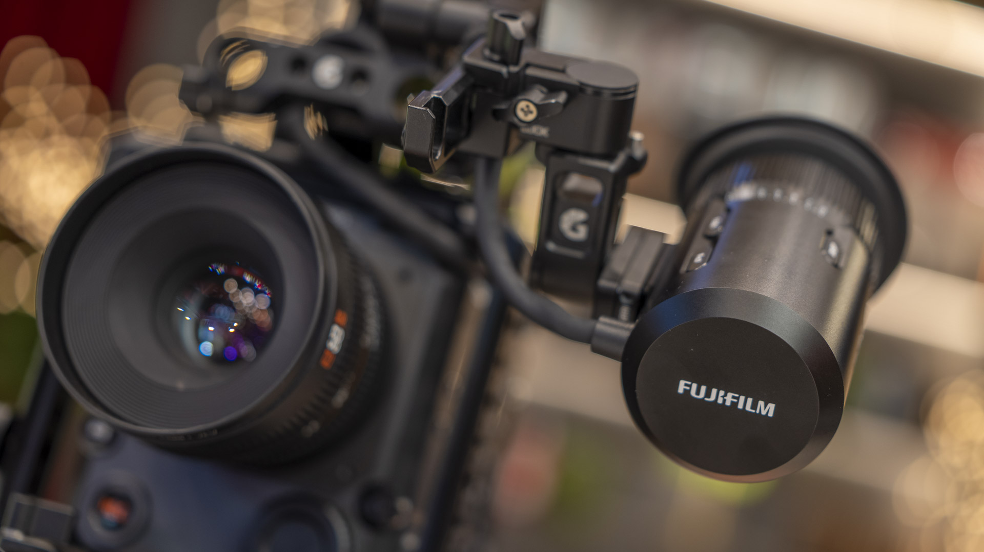 Fujifilm VF-GFXC2: kính ngắm OLED 4:3 cho GFX Eterna 55