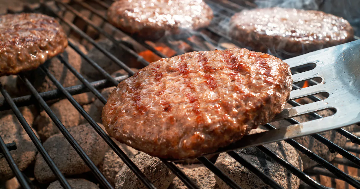 Những sai lầm phổ biến khi làm thịt burger tại nhà và cách khắc phục
