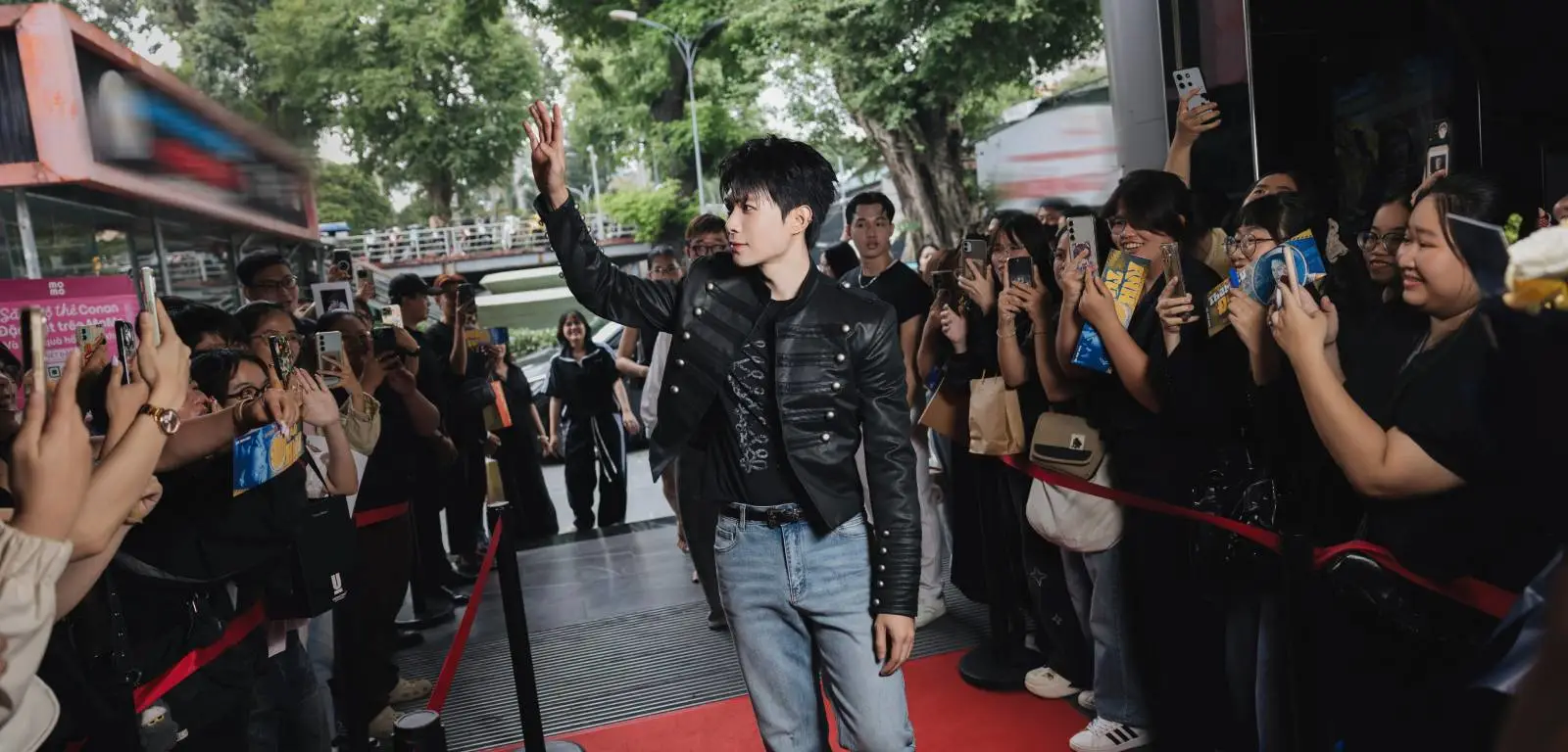 Fancon kỷ niệm 10 năm ca hát: cú chạm lịch sử của Vương Anh Tú với người hâm mộ