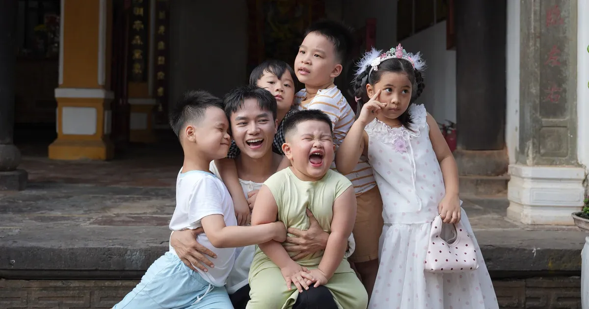 Một mình chăm nhiều trẻ nhỏ: Bài học từ ‘bố tập sự’ Bùi Công Nam