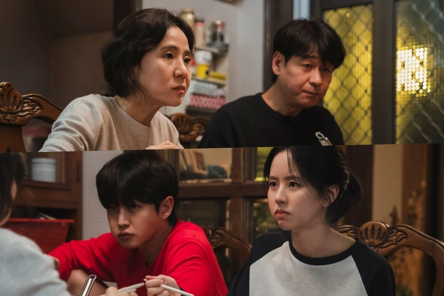 Kim So Hyun Học Về Tình Yêu Trong Cao Học Qua ‘Between Steps’