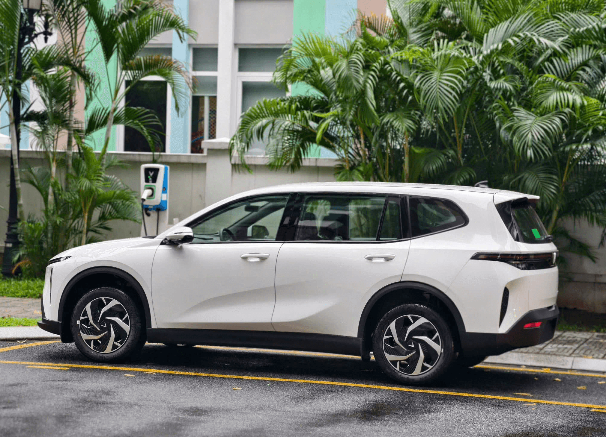 VinFast Limo Green vs Mitsubishi Xpander: Sau 1 năm, xe nào bền và “kinh tế” hơn?