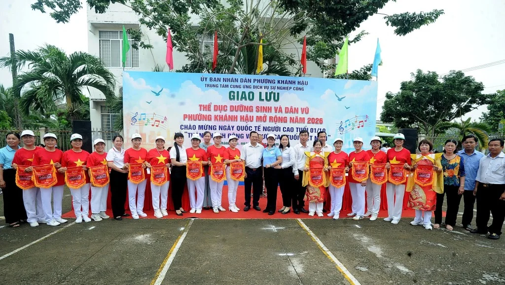Thể dục dưỡng sinh cộng đồng: chiếc “bệ đỡ” mới cho tuổi già khỏe và gắn kết