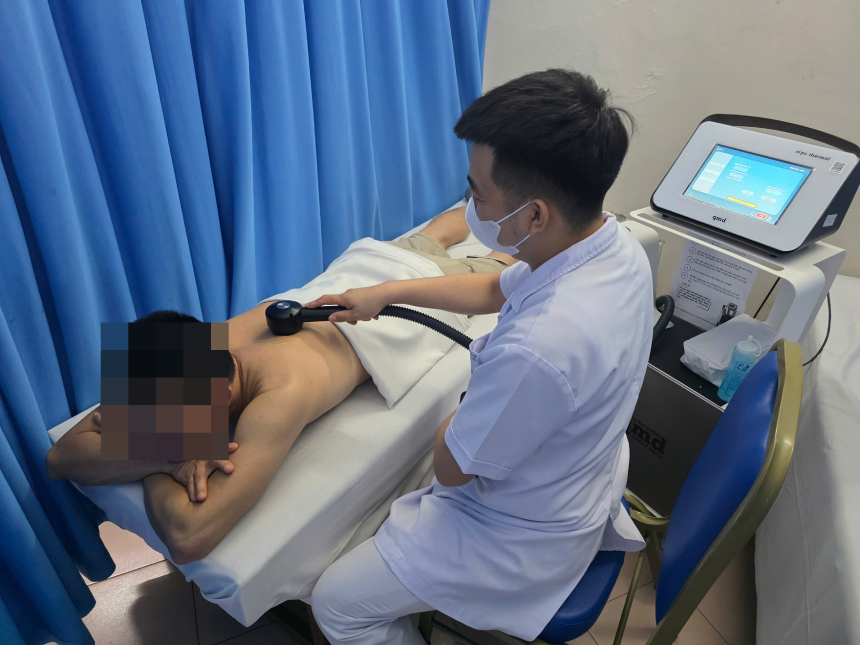 Thế hệ trẻ ngồi cả ngày không tập luyện: Cột sống đang già trước tuổi