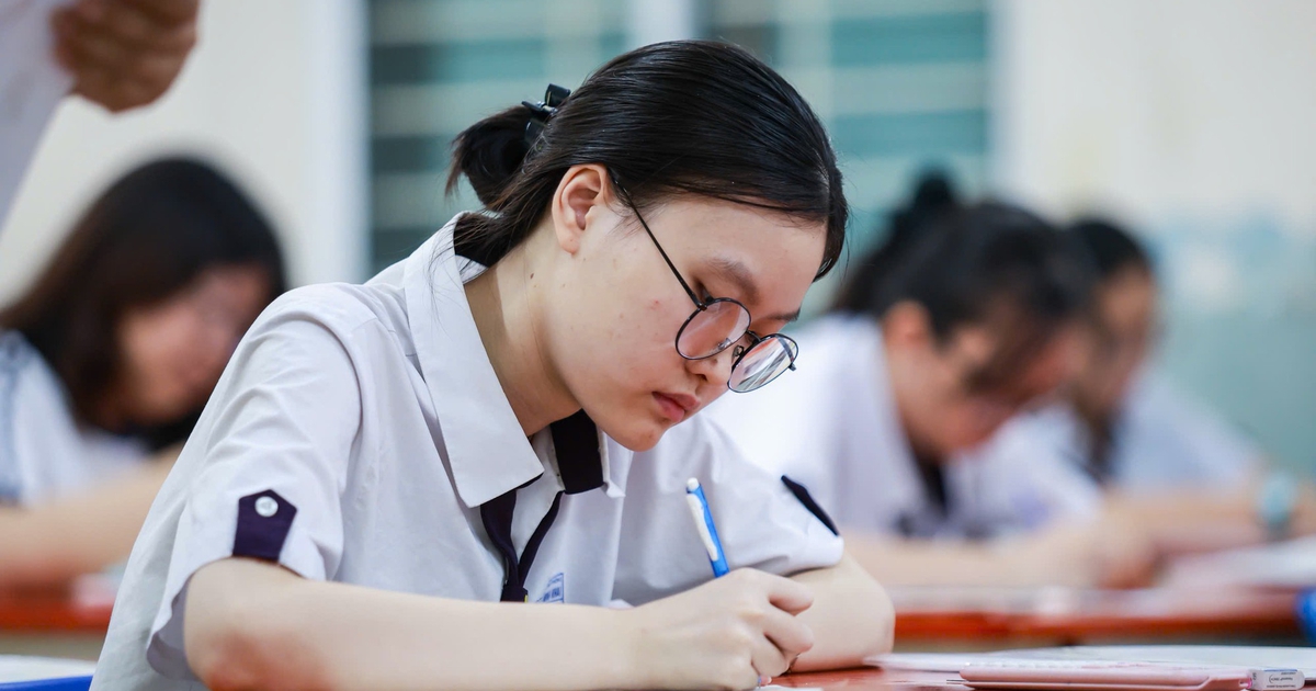 Thi tốt nghiệp THPT trên máy tính bị hoãn: chậm lại để đi xa hơn